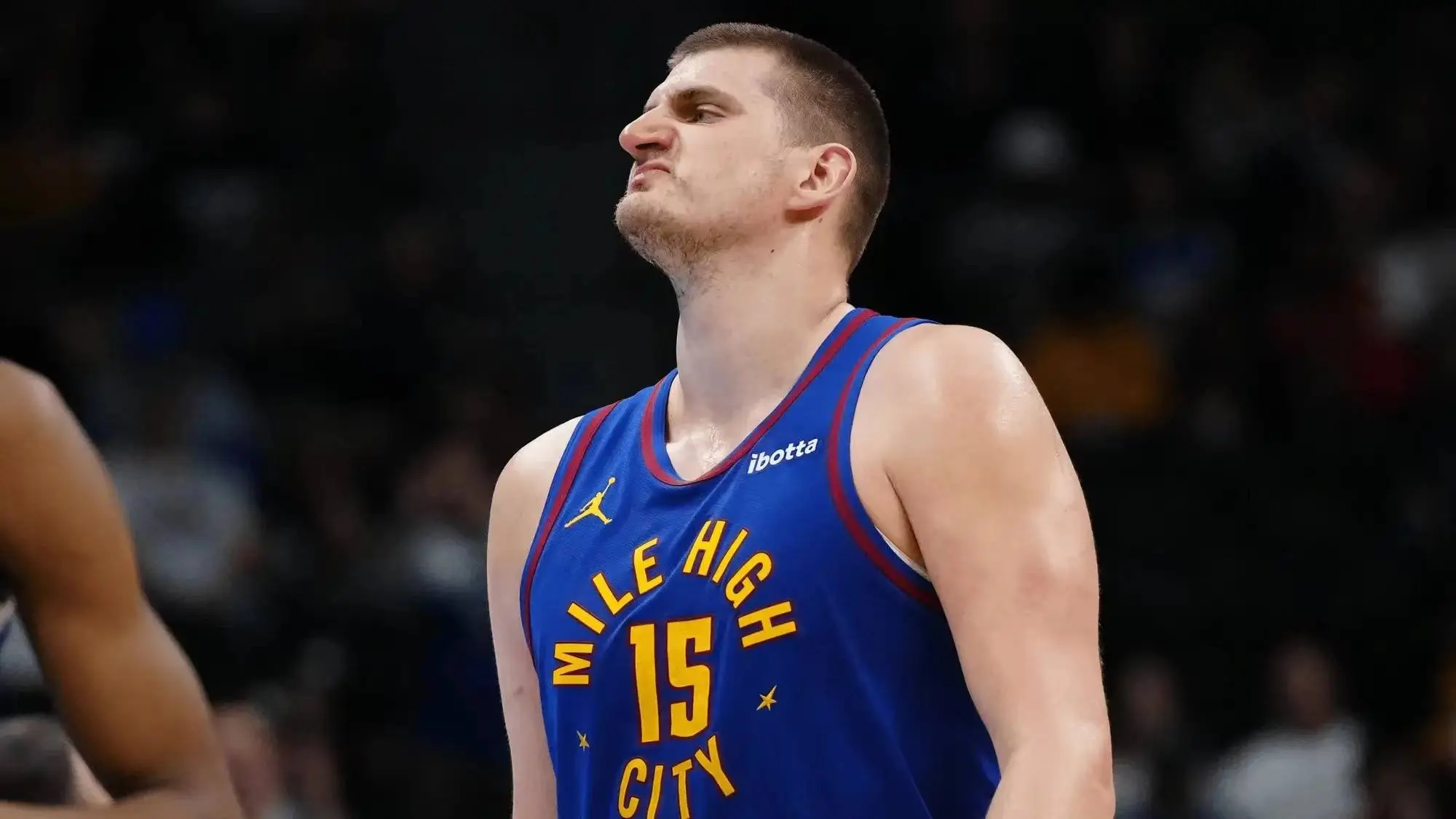 NBA：三东谈主轰下40+好汉稳住第十，雷霆绝杀赢球，力压掘金升第一