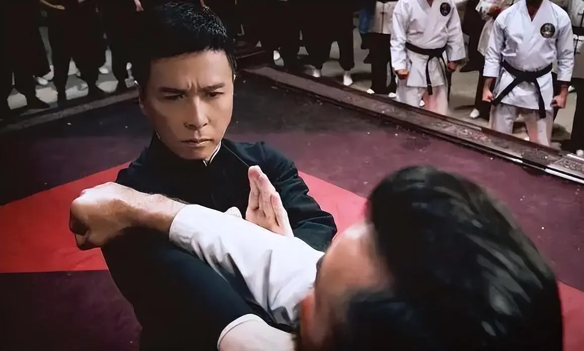 “绝代骂战”10年之后，再看甄子丹和赵文卓，两东谈主的近况令东谈主唏嘘