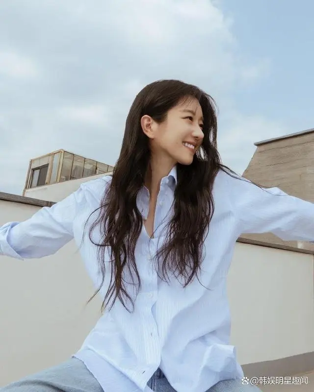韩国闻名女星，演员徐睿知，重开INS规复更新，晒出像片笑颜灿烂
