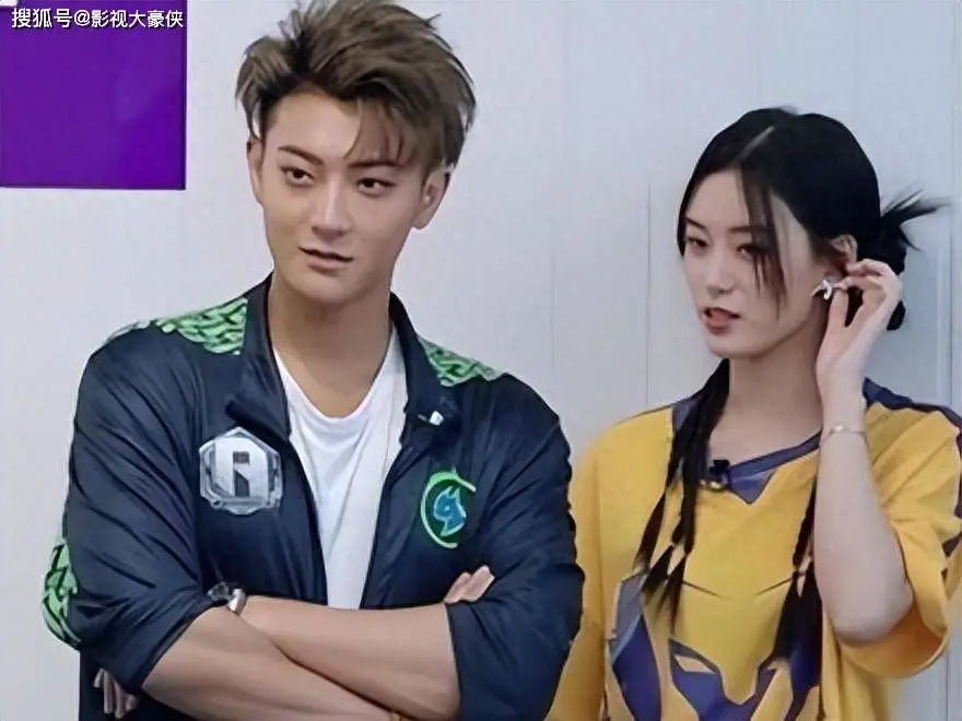 黄子韬方否认与徐艺洋领证，男方经纪人否认，网友：肉眼能看出的暧昧