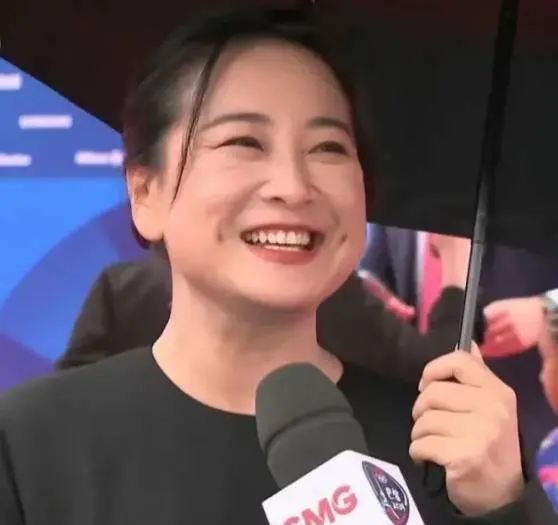 贾玲亮相巴黎奥运会！为奥运健儿们奉上暖心道贺