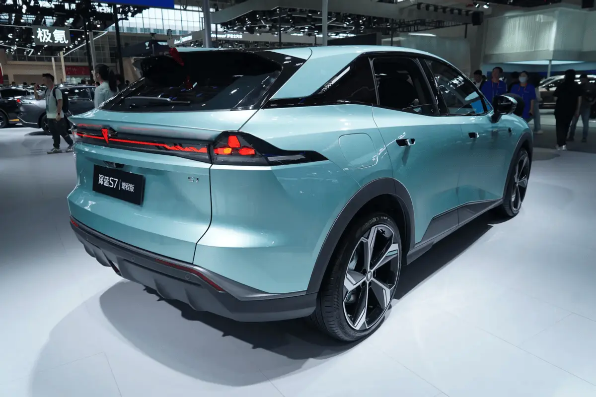 莫得续航蹙悚的新能源SUV，深蓝S07、星纪元ET和问界M7