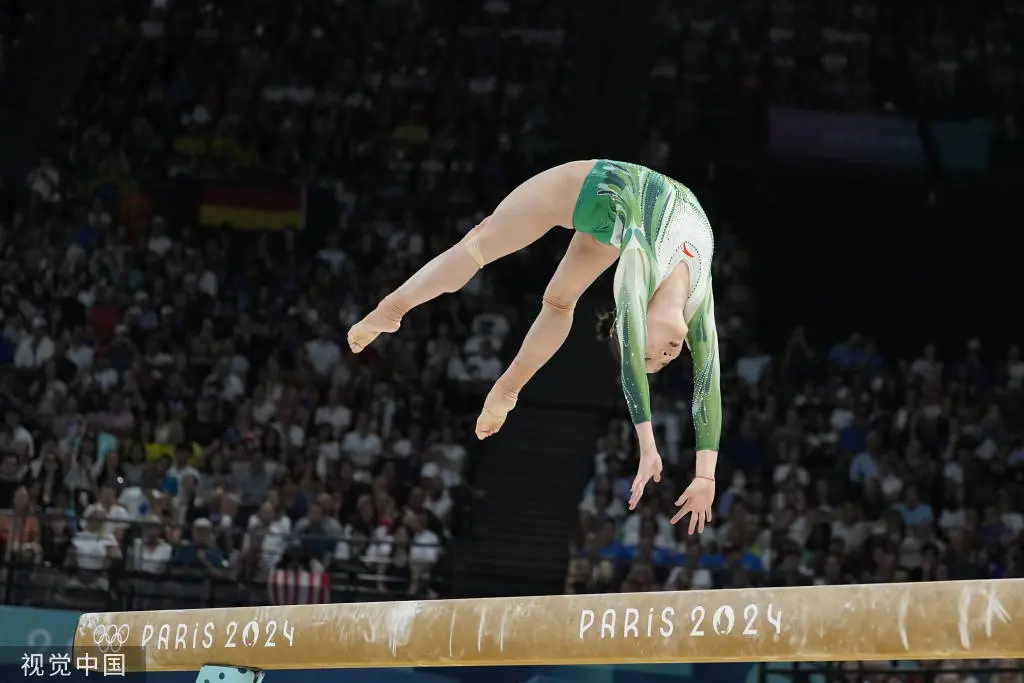 体操女子均衡木-周雅琴14.100夺银 拜尔斯相当掉落仅第五