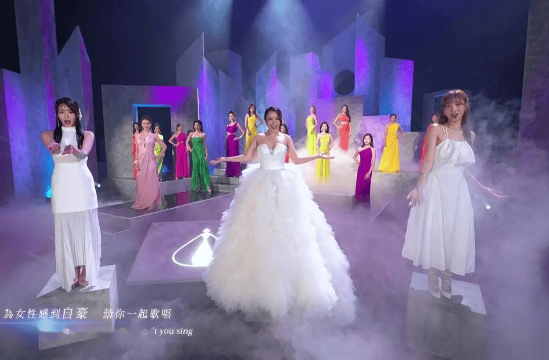 TVB三女星合体唱港姐主题曲！15强好意思人兴盛晚装上阵！