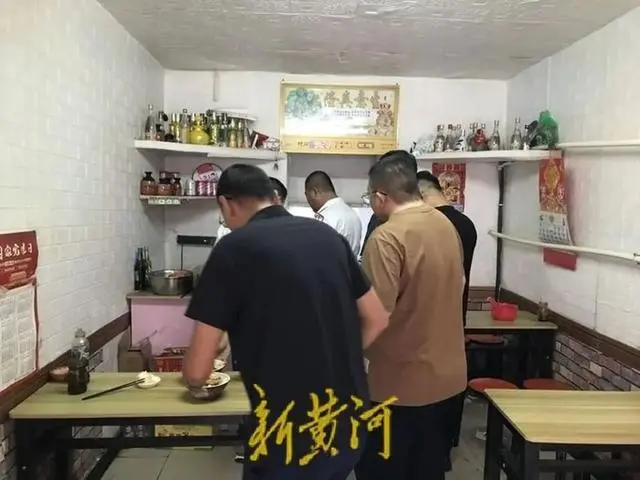 山西“阴阳价”刀削面店主：不存在矿工特价