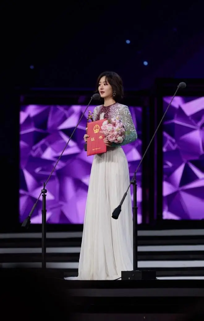 赵丽颖获封飞天奖视后，著名导演隔空喊话杨幂：要努力了