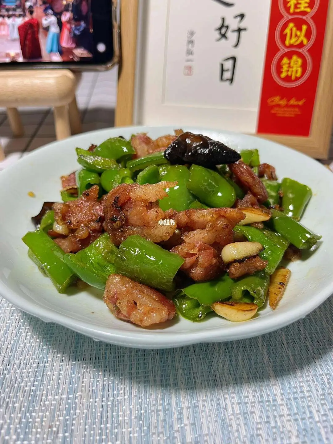 47岁女东说念主晒一东说念主午餐,走红一又友圈,网友:襄理,这才是活的显著!