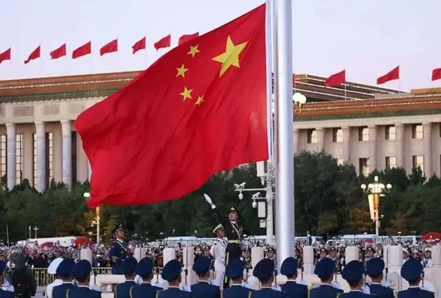 摇荡！今天早上天安门广场上的这一幕，刷屏了！祝愿故国