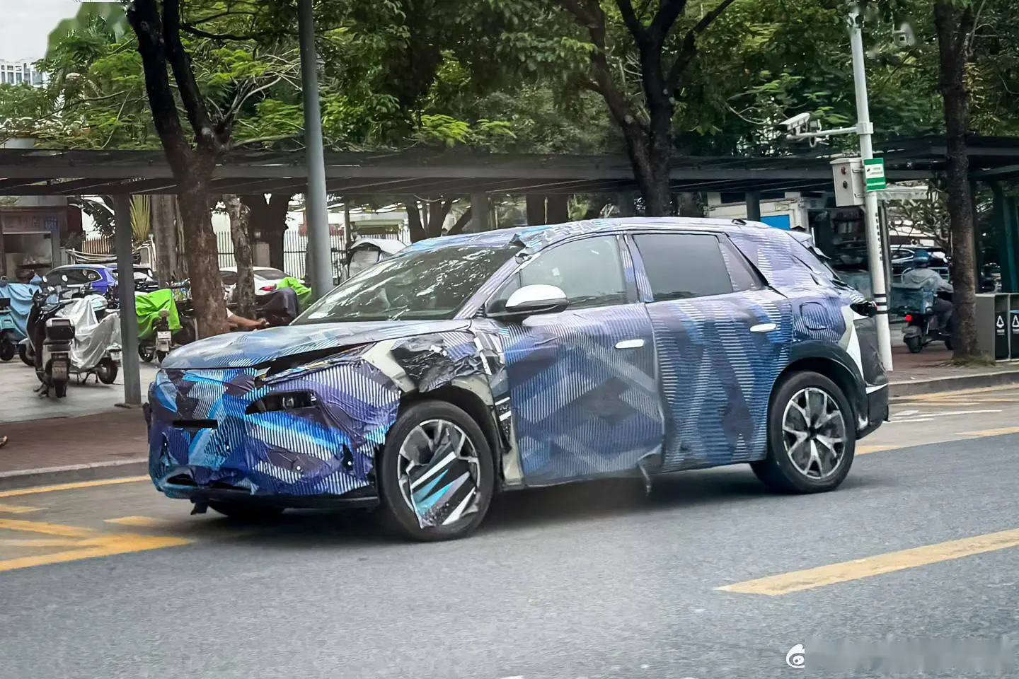 比亚迪全新中型 SUV 测试车伪装谍照曝光，音问称为唐 L