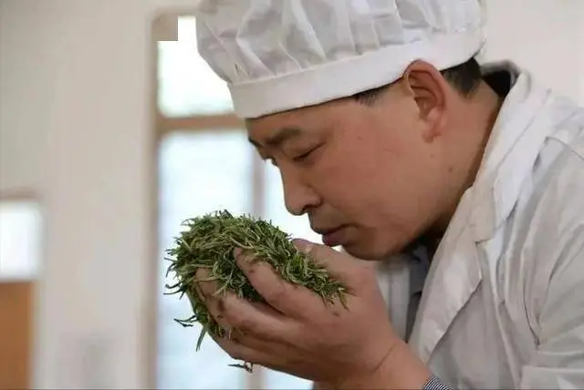 老年固执东谈主数越来越多：茶喝的越多，患固执的就越多，真是假的？