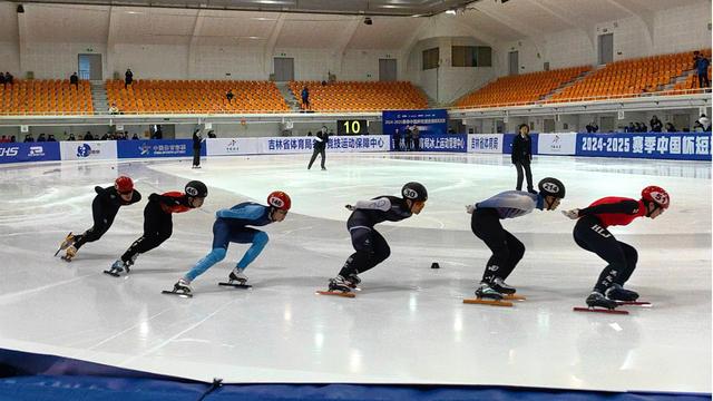 逐战冰场 近300名短道速滑精英相聚吉林