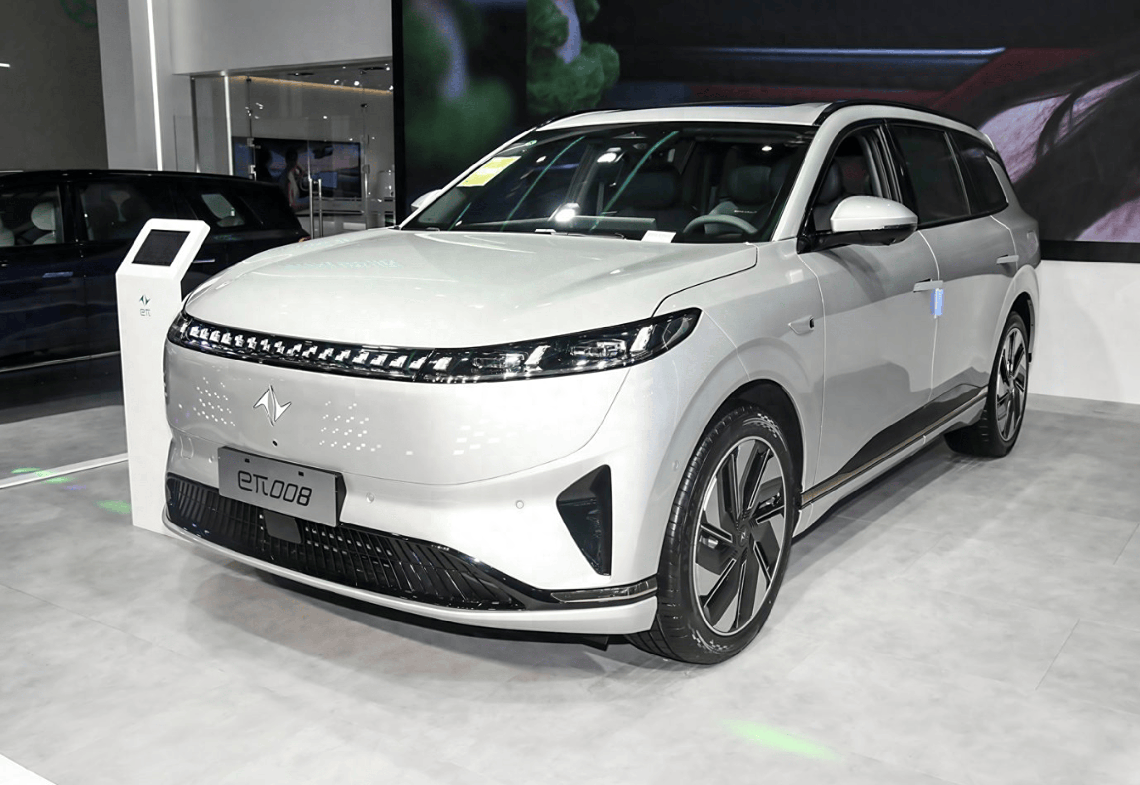 轴距超3米 大空间五座SUV eπ008五座将要单挑理想L6