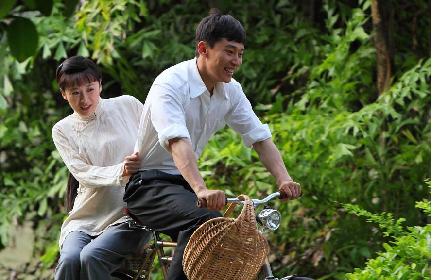 《香水佳东谈主》首播，女性苦情剧，一妻一妾的厄运生计，恰当老年东谈主