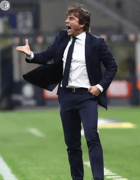 一场2-0,验出足坛神帅!10场8胜,7分领跑意甲,米兰双雄后悔了