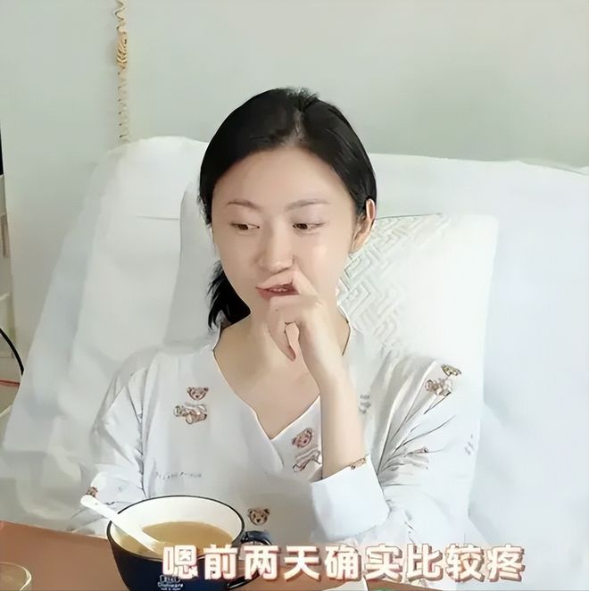 景甜入院了！病房内晒素颜照色彩惨白惹东谈主疼爱，每晚需输止疼泵！