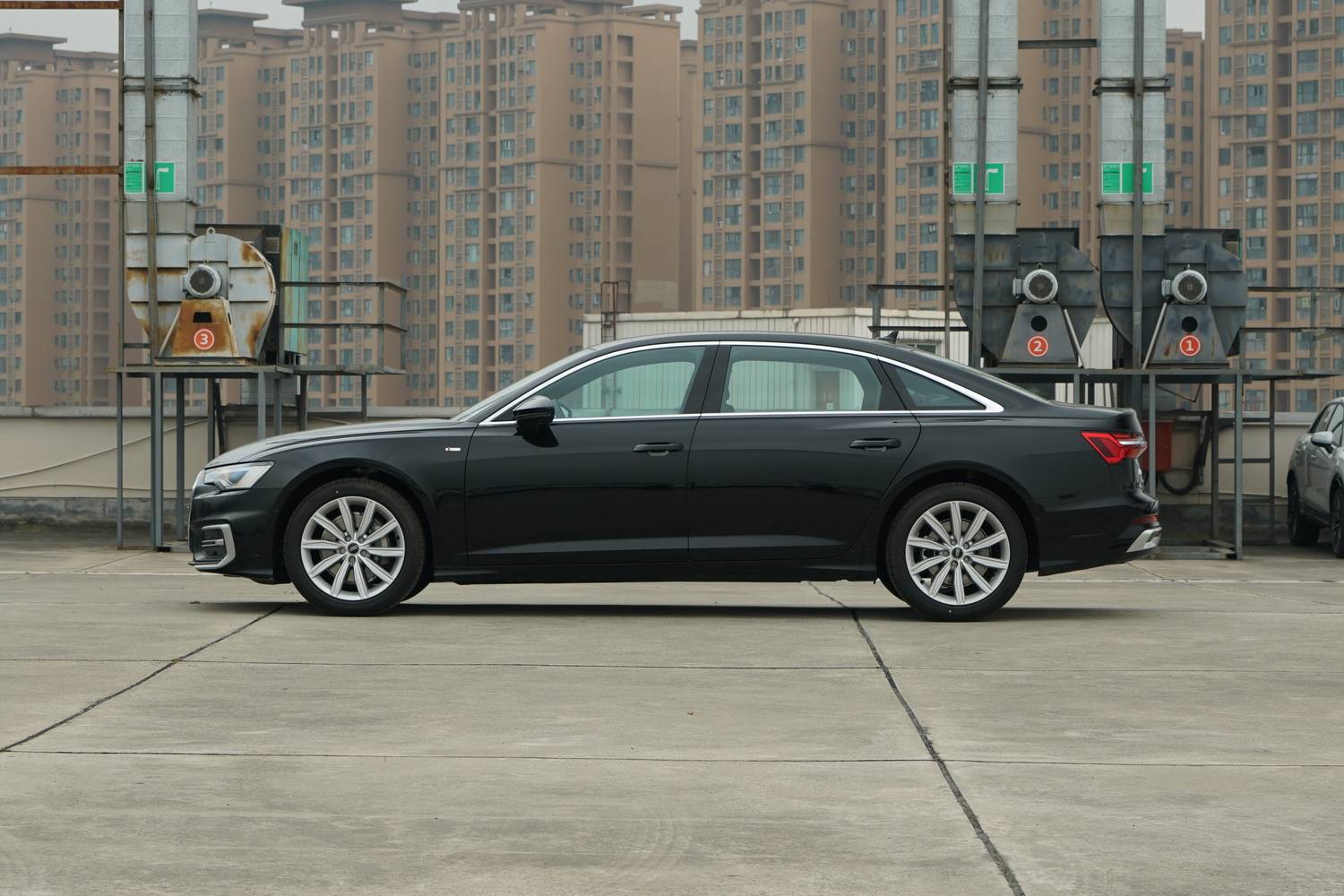 成立小幅进步/均为动感型 2025款奥迪A6L上市,售价42.79万元起