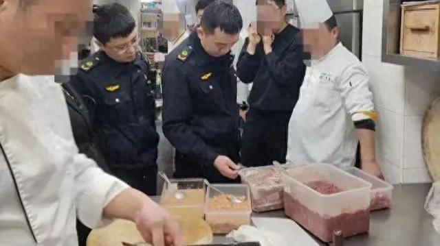 上海知名餐厅被曝：竟在菜品中添加亚硝酸盐！食用过量会引起器官衰竭甚至死亡……官方出手