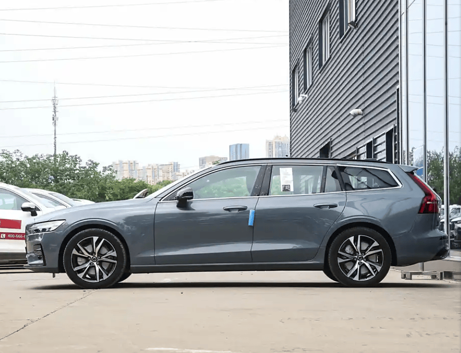 2025款沃尔沃V60上市!共4款车型,竖立新增,售价33.99万起