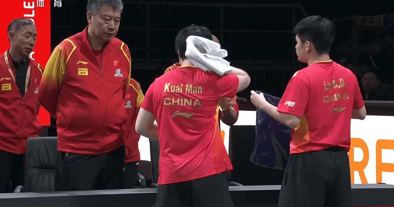 刘国梁大笑饱读掌，孙颖莎宣誓！林诗栋蒯曼3-0大捷，全场群贤毕集