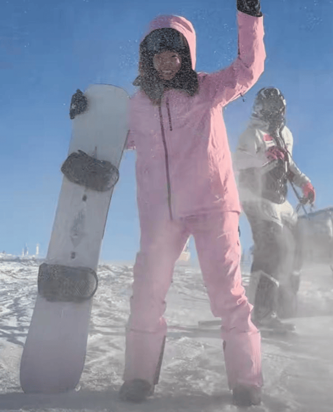 51岁女星李冰冰晒出滑雪视频!素颜出镜似少女,身姿矫健无比