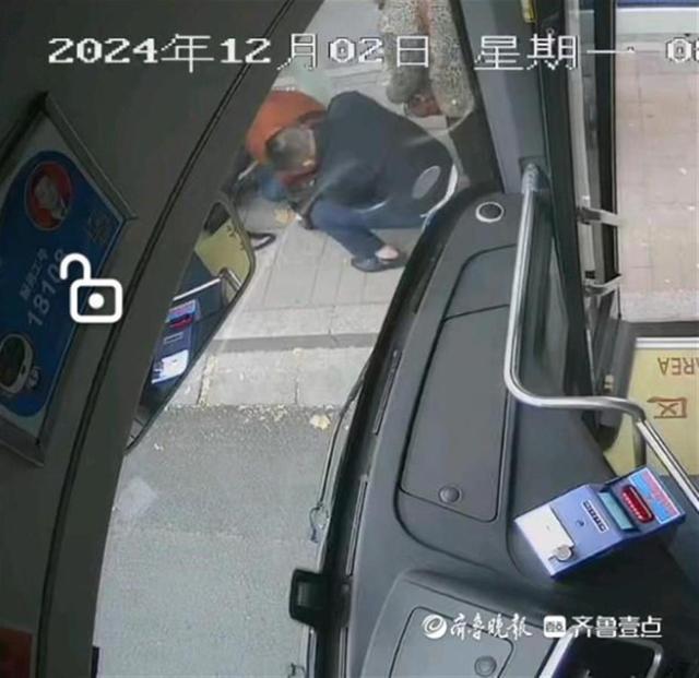 多地老东谈主街头颠仆，路东谈主纷纷用骨子算作回应“该不该扶”