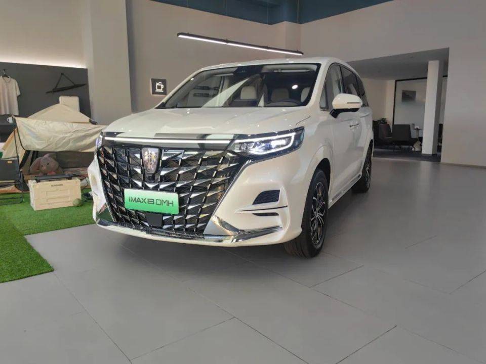 实拍荣威iMAX8 DMH新陆尊,高性价比家用MPV