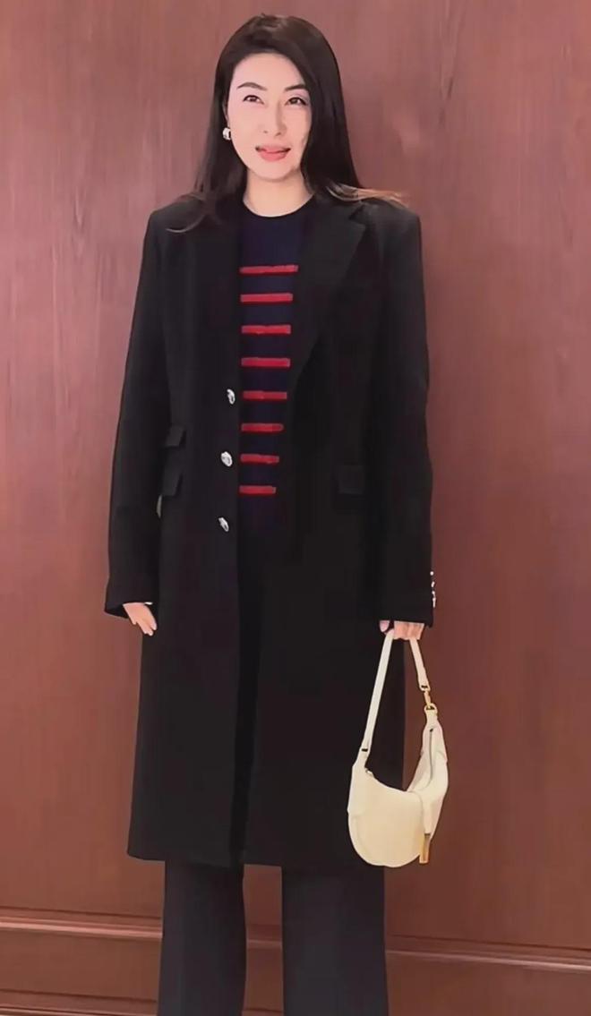 看了郭晶晶高圆圆的近照生图，才知道中老年女星的“皱纹”有多绝