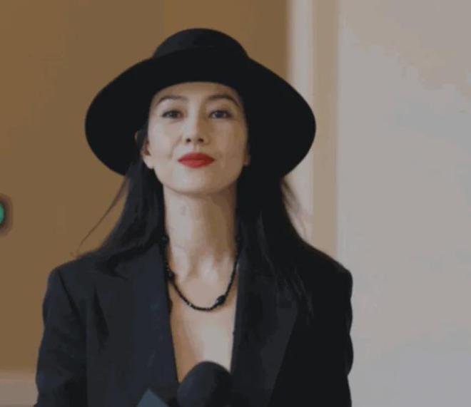 看了郭晶晶高圆圆的近照生图，才知道中老年女星的“皱纹”有多绝