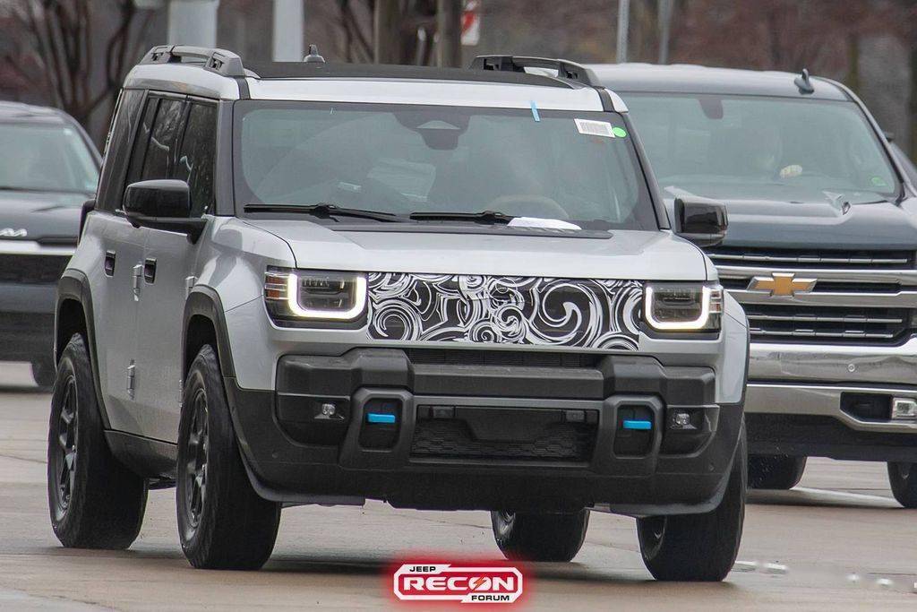 硬派越野：Jeep Recon 纯电 SUV 路测图曝光，预估续航 322 公里