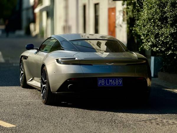 马丁DB12、欧陆GT、法拉利Roma,三选一该若何选?