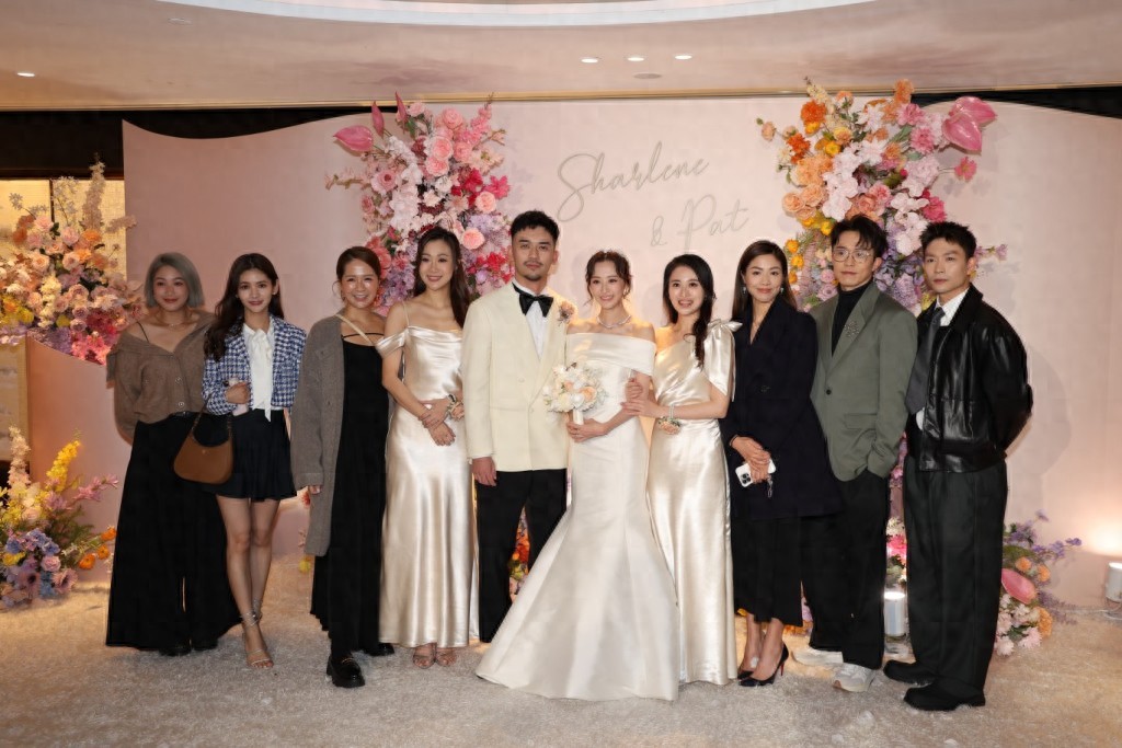 前体操女王大婚！与型男老公交换钻戒再亲吻，穿丽都婚纱宣誓泪崩