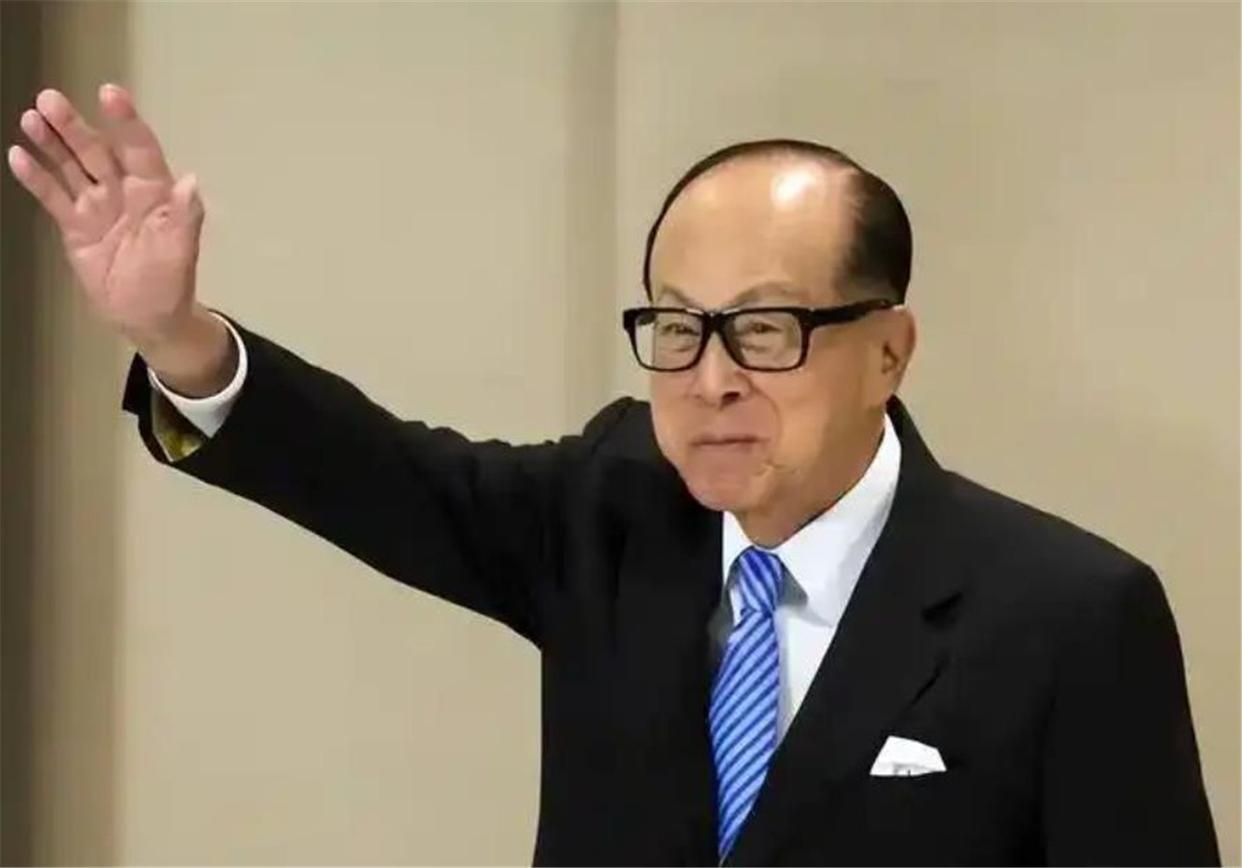 坏音尘一个接一个,走动暂停,4大集团暴亏781亿,李嘉诚后悔晚了