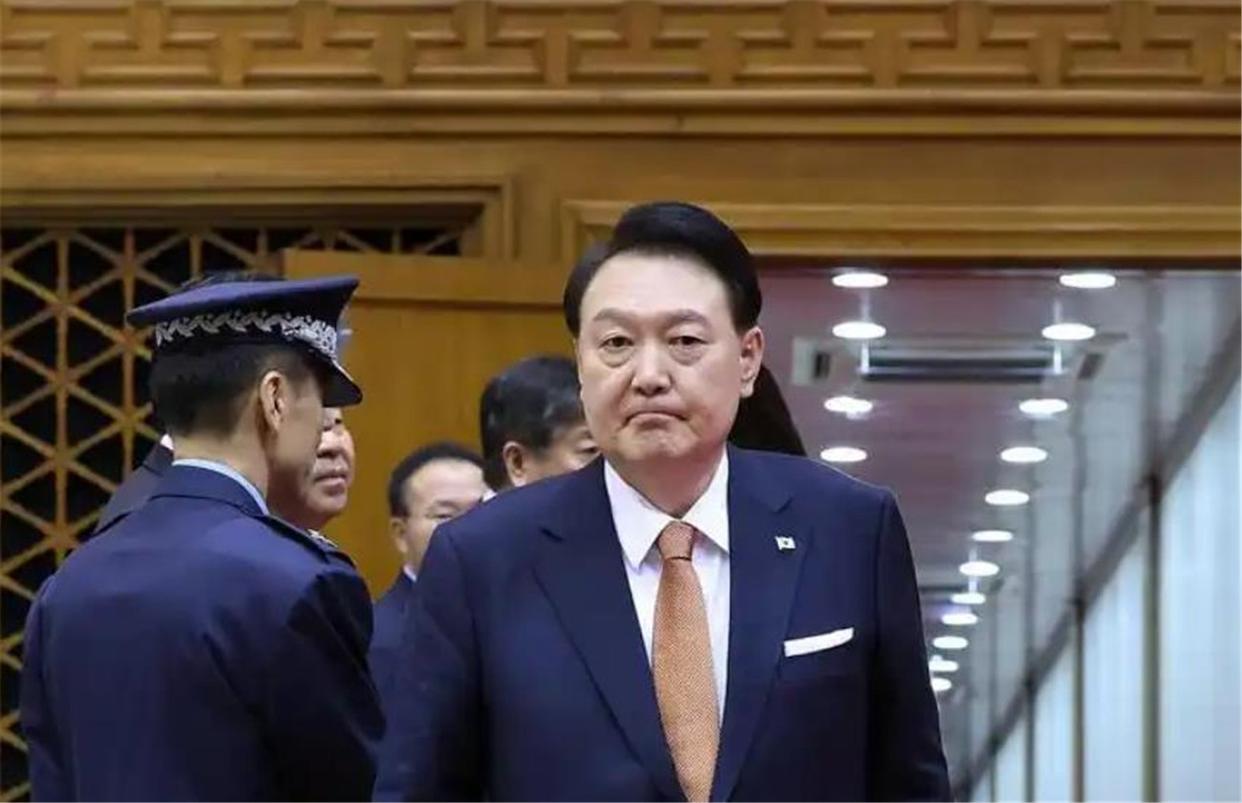 每月1500万退休金没了，尹锡悦亮底牌手脚，不然死刑或牢底坐穿