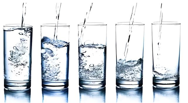 长沙一女子一天喝8杯水，引发致盲眼病！到底喝多少水是安全的？