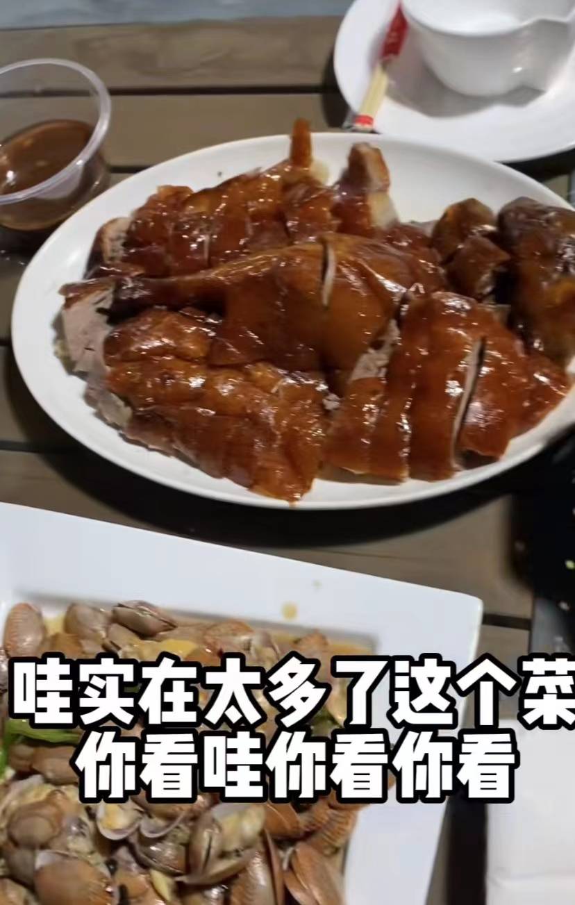 64岁港星来内地拍戏，晒剧组伙食，网友：比在香港吃饭堂好多了