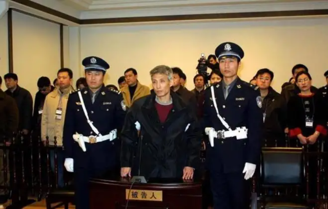 刘涌掌掴刘德华惹错人，14名律师辩护逃不TUO死刑，揭秘刘涌风云史