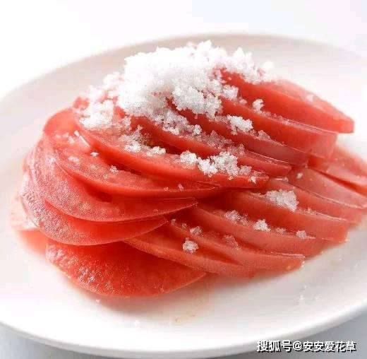 经常吃点西红柿，美白补水淡斑，延缓衰老，食用有3大禁忌要注意