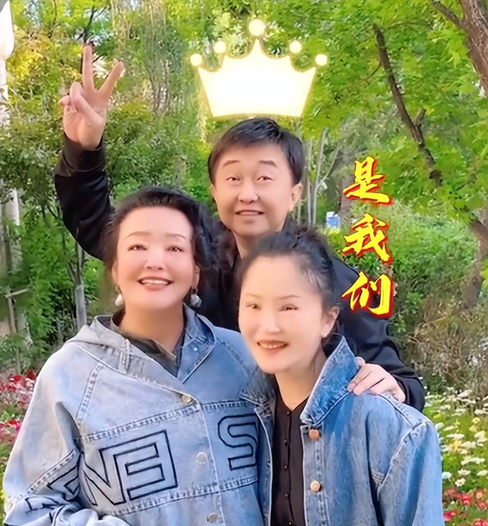 张兰与付笛声夫妇豪宅花园相聚，庆祝520，付笛声久未露面显老态