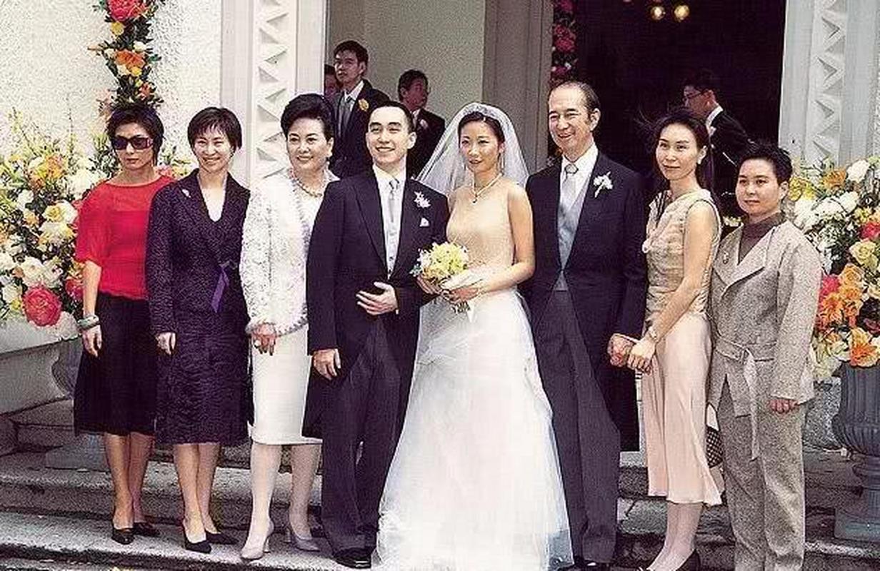 香港最好命的原配，结婚22年丈夫从无绯闻，身价百亿只生一女