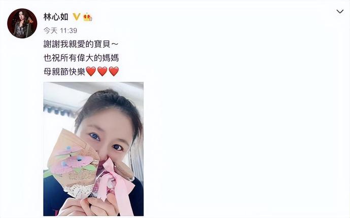 林心如牵着女儿外出逛街！5岁小海豚太像妈，母女俩跟不上霍建华