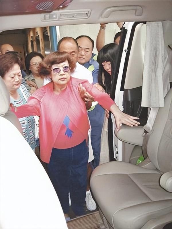 沈殿霞的女儿郑欣宜，你要好好地坚持下去