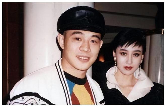 离婚25年后，李连杰与前妻黄秋燕在北京重逢，发生了怎样的故事