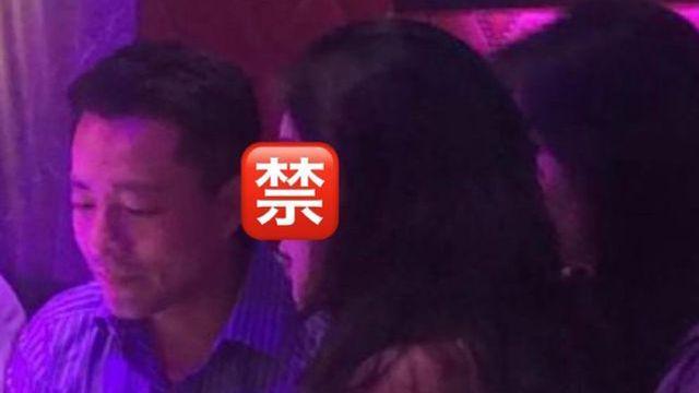 台媒记者再爆猛料：汪小菲与张颖颖当众热吻