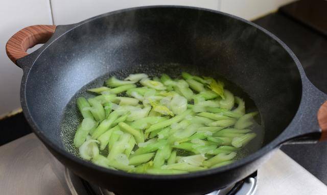 冬天进补炒这菜，比大鱼大肉还营养，清爽不上火，解馋又下饭