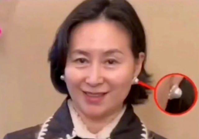 DU王二太去世，女儿何超琼上热搜，她与陈百强未果请缘至今意难忘