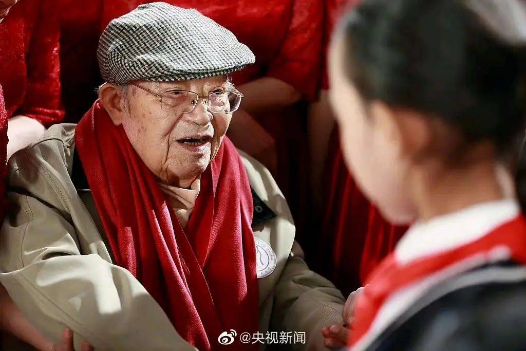 乔羽的传奇一生：与妻子相守68年，儿孙皆为其同行，孙子也已出道