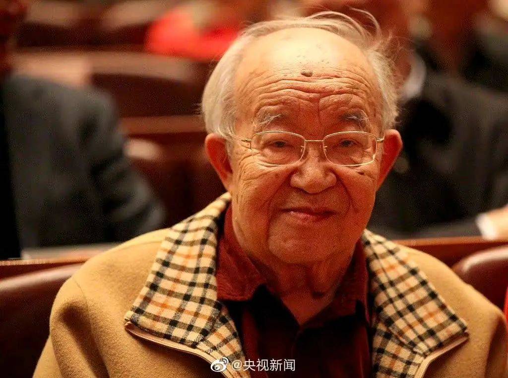 乔羽的传奇一生：与妻子相守68年，儿孙皆为其同行，孙子也已出道