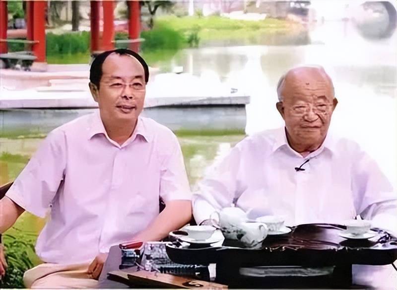 乔羽的传奇一生：与妻子相守68年，儿孙皆为其同行，孙子也已出道