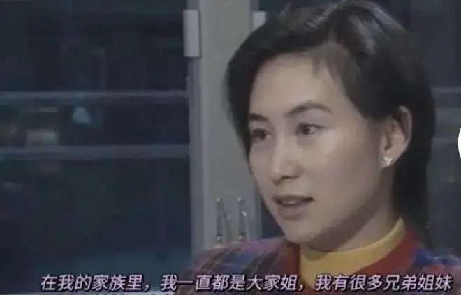 何超莲怒撕陈都灵，她和首富姐姐真是同爹不同命…