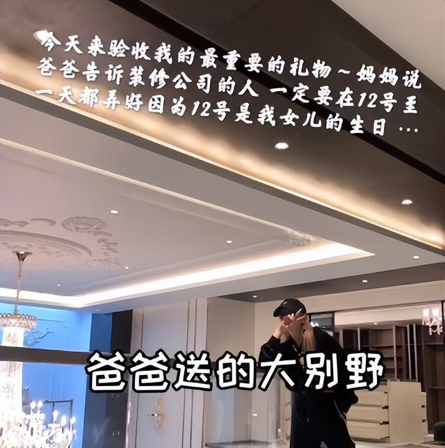 王思聪开豪车与女友出街，摇头晃脑一脸享受，随地弹烟灰素质堪忧